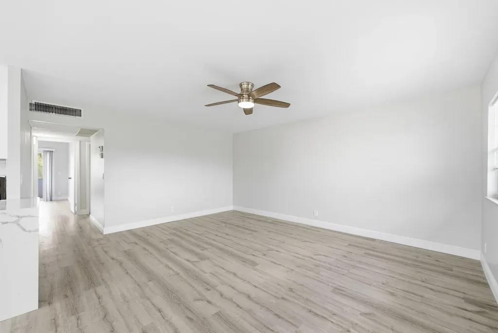 284 Flanders F Delray Beach FL 33484