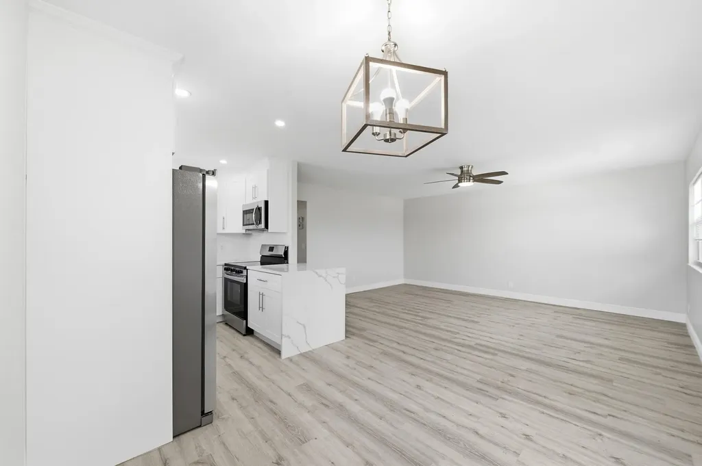 284 Flanders F Delray Beach FL 33484