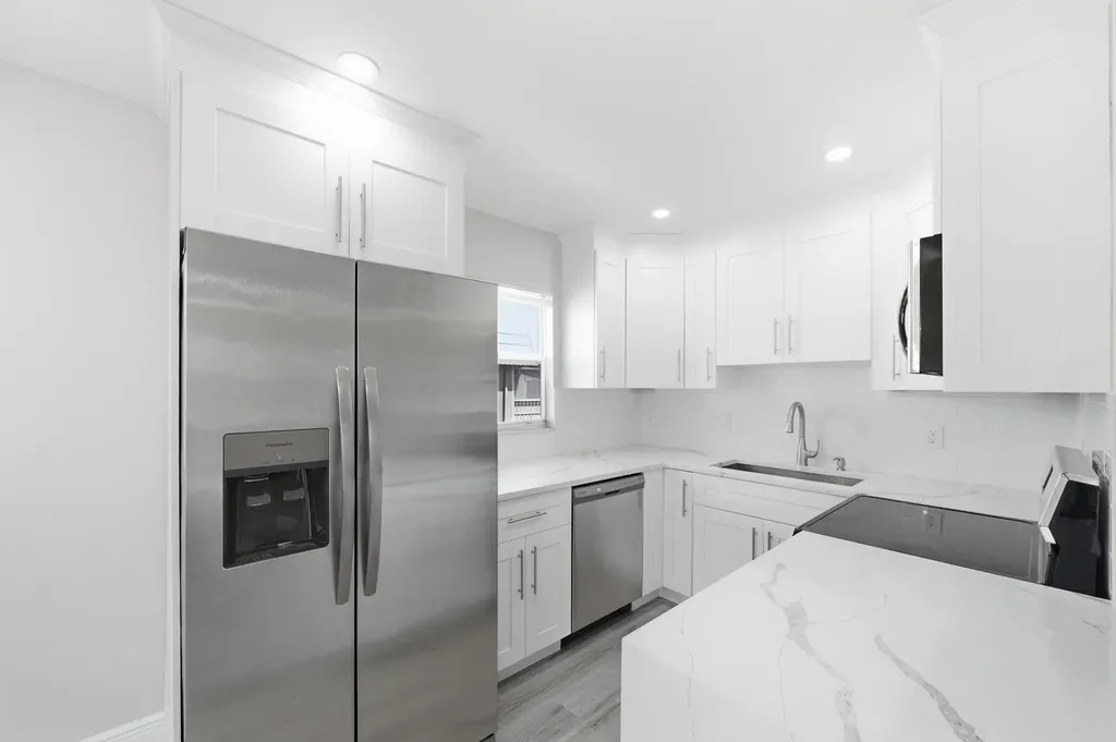 284 Flanders F Delray Beach FL 33484