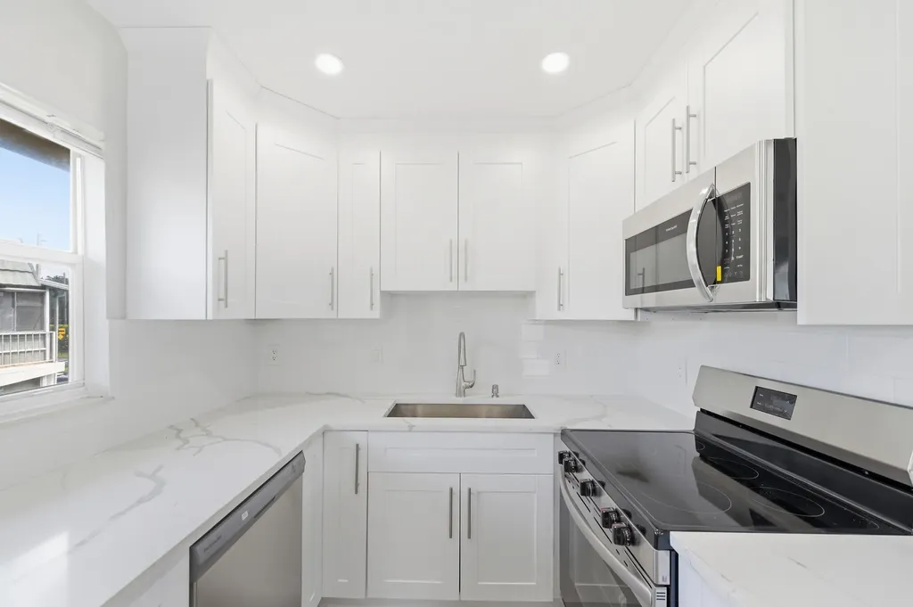 284 Flanders F Delray Beach FL 33484