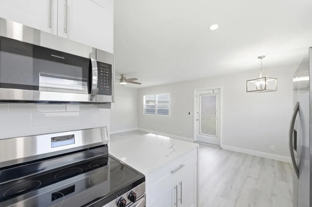 284 Flanders F Delray Beach FL 33484