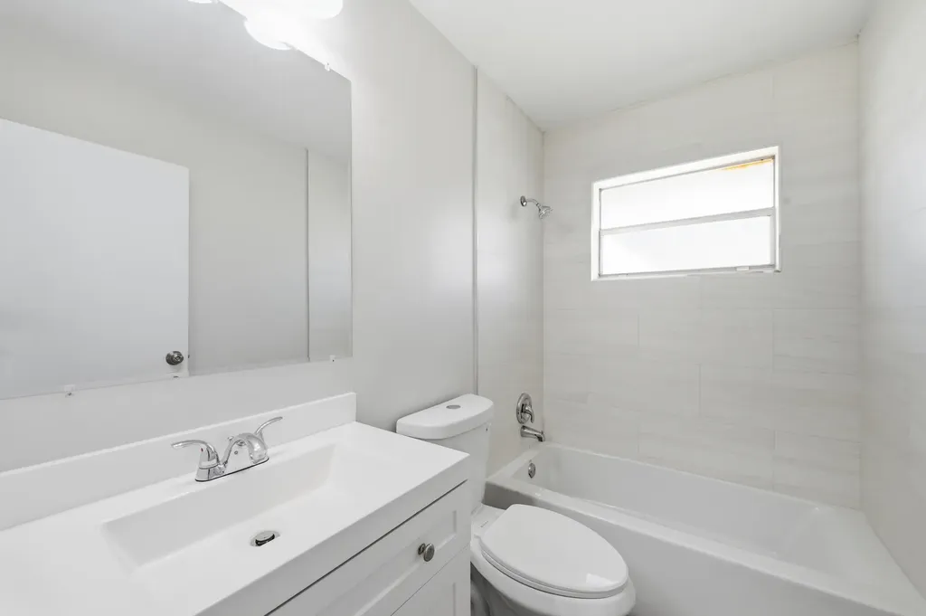 284 Flanders F Delray Beach FL 33484