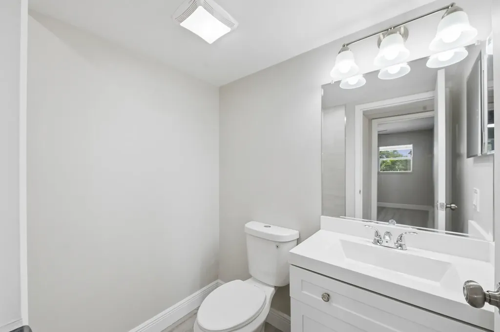 284 Flanders F Delray Beach FL 33484