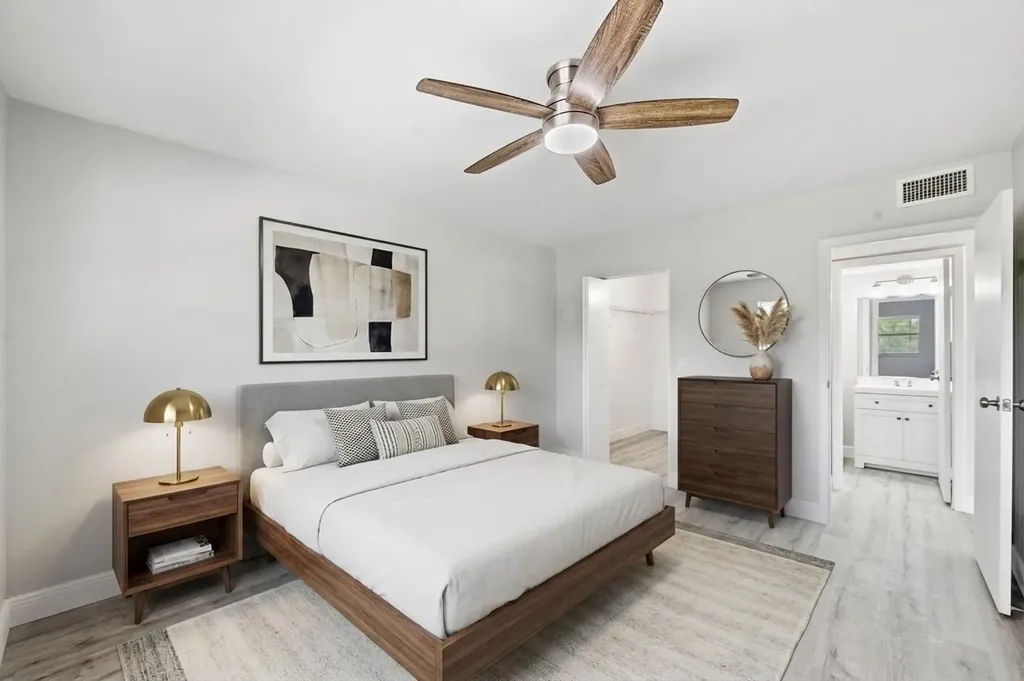 284 Flanders F Delray Beach FL 33484
