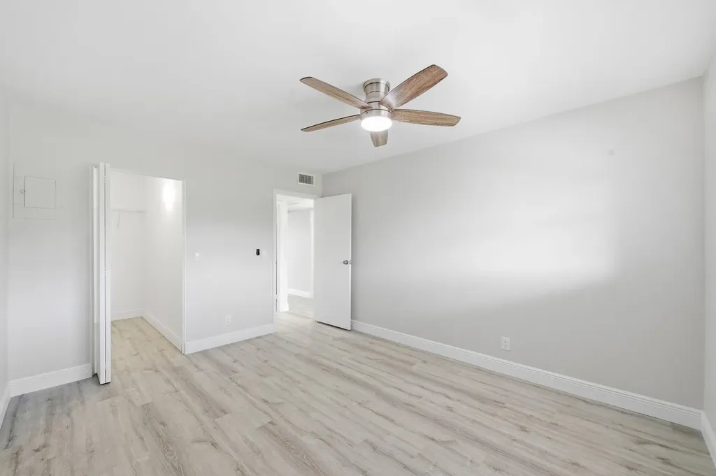 284 Flanders F Delray Beach FL 33484