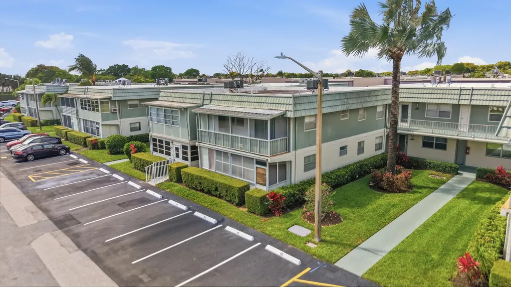 284 Flanders F Delray Beach FL 33484