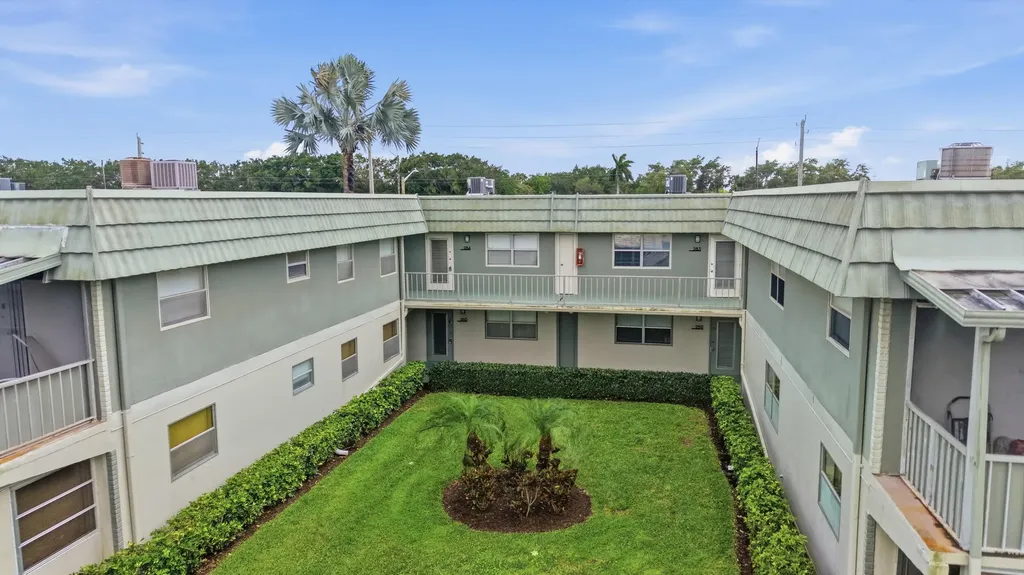 284 Flanders F Delray Beach FL 33484