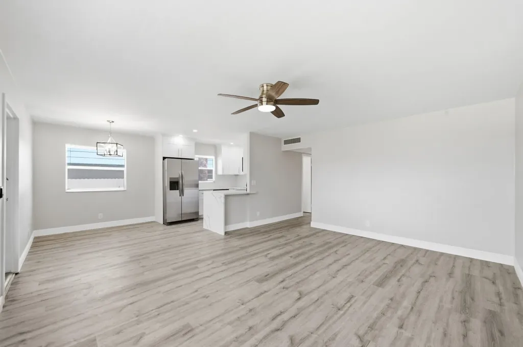 284 Flanders F Delray Beach FL 33484