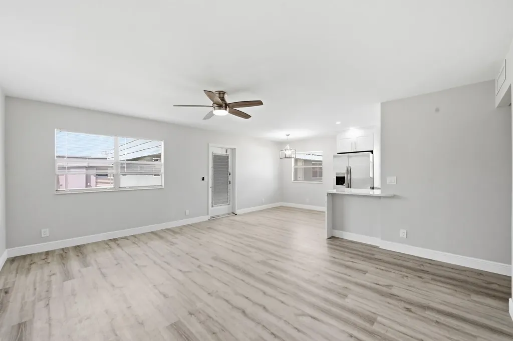 284 Flanders F Delray Beach FL 33484