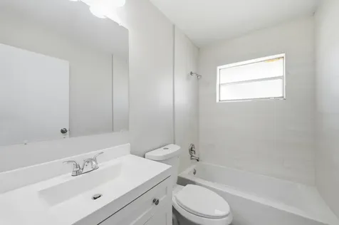 284 Flanders F Delray Beach FL 33484