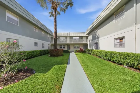284 Flanders F Delray Beach FL 33484