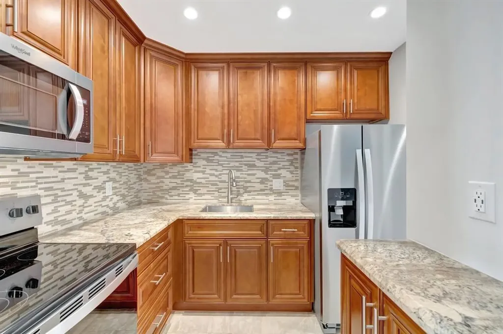 2400 NE 33rd Avenue Fort Lauderdale FL 33305