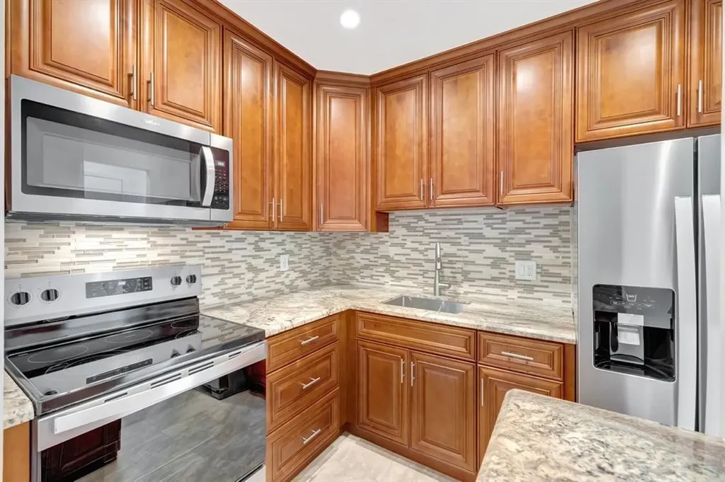 2400 NE 33rd Avenue Fort Lauderdale FL 33305
