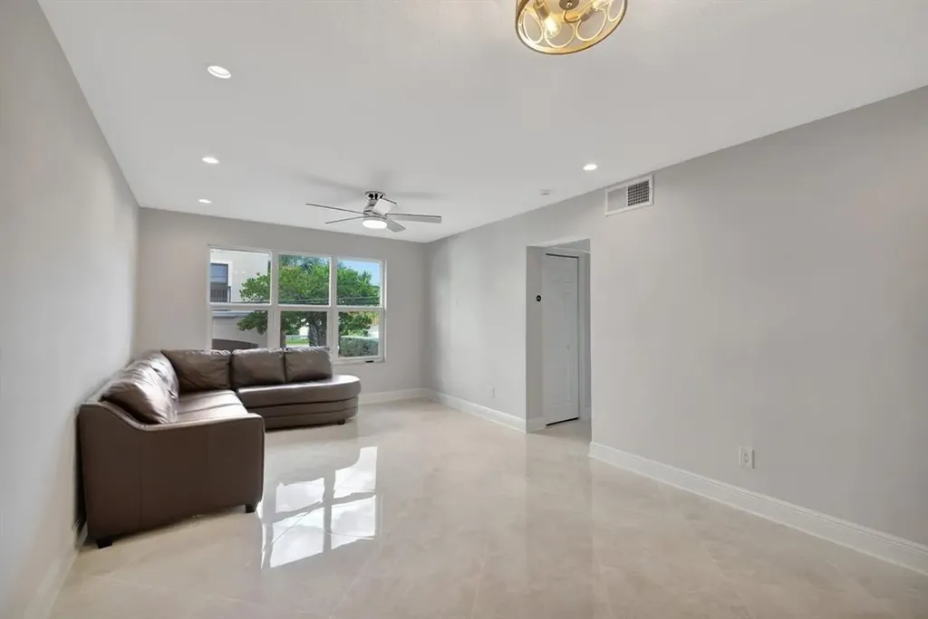 2400 NE 33rd Avenue Fort Lauderdale FL 33305