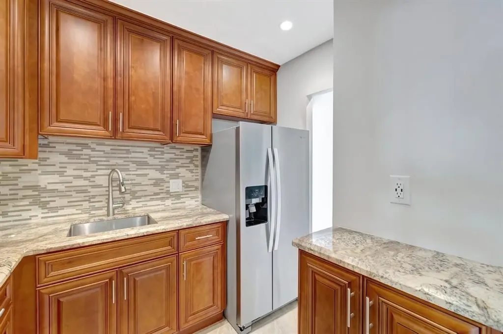 2400 NE 33rd Avenue Fort Lauderdale FL 33305