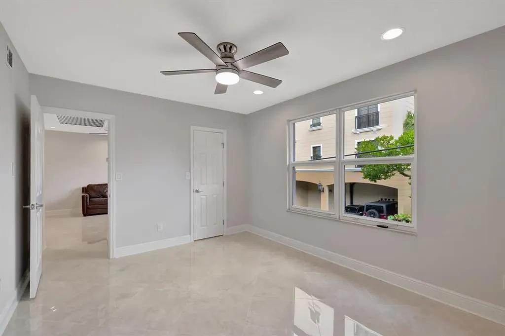 2400 NE 33rd Avenue Fort Lauderdale FL 33305
