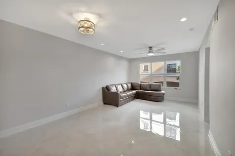 2400 NE 33rd Avenue Fort Lauderdale FL 33305