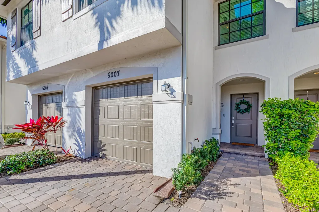 5007 Woods Edge Circle Riviera Beach FL 33410