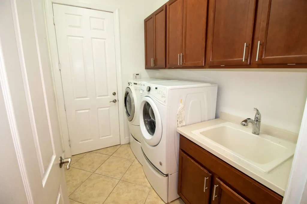 8253 NW 118th Way NW Parkland FL 33076