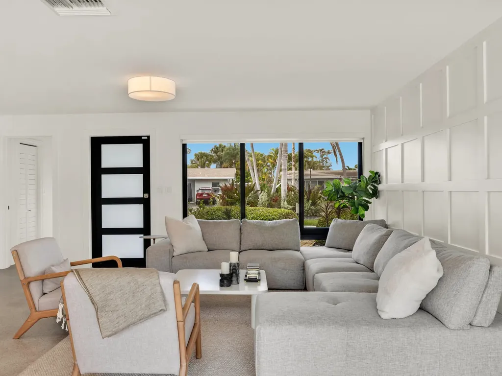 2751 NE 53rd Street Lighthouse Point FL 33064