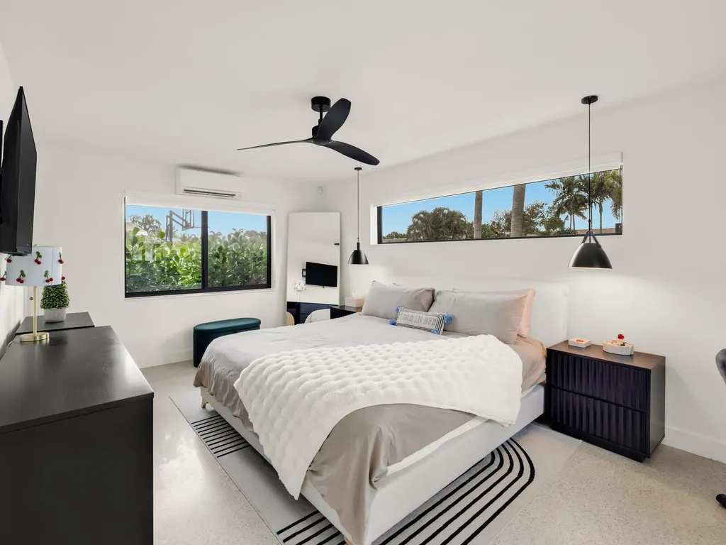 2751 NE 53rd Street Lighthouse Point FL 33064