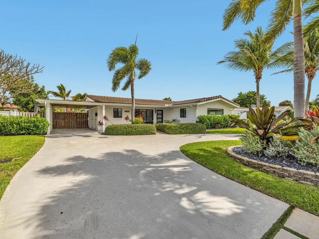 2751 NE 53rd Street Lighthouse Point FL 33064