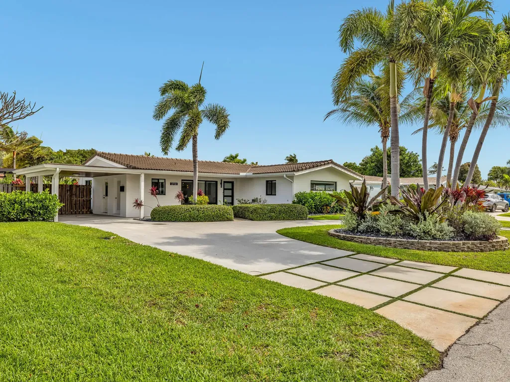 2751 NE 53rd Street Lighthouse Point FL 33064