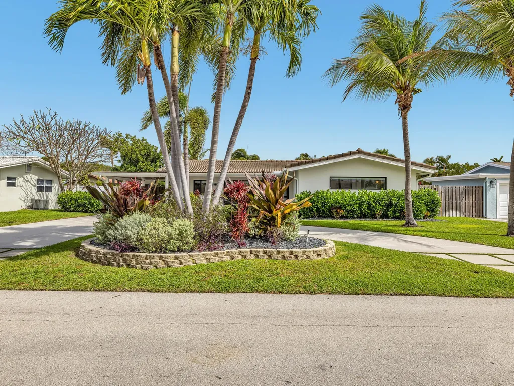 2751 NE 53rd Street Lighthouse Point FL 33064