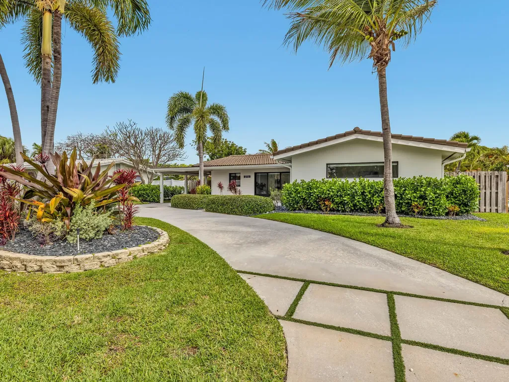 2751 NE 53rd Street Lighthouse Point FL 33064