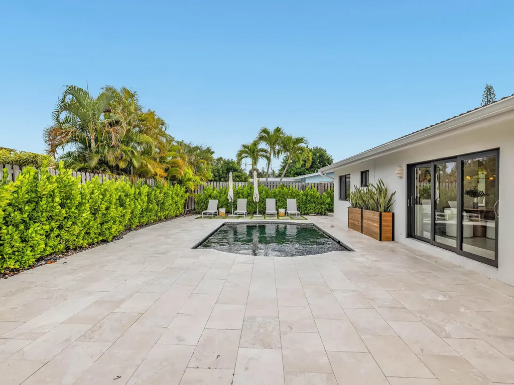 2751 NE 53rd Street Lighthouse Point FL 33064