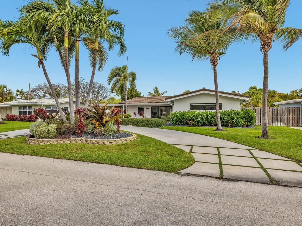 2751 NE 53rd Street Lighthouse Point FL 33064