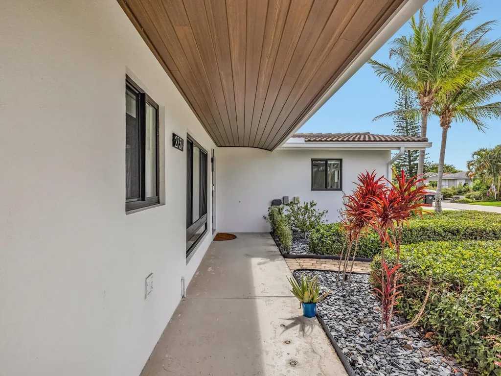2751 NE 53rd Street Lighthouse Point FL 33064