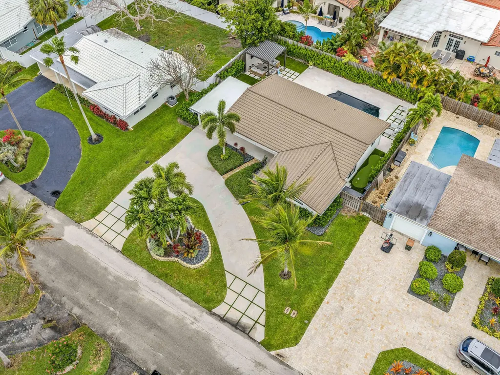 2751 NE 53rd Street Lighthouse Point FL 33064