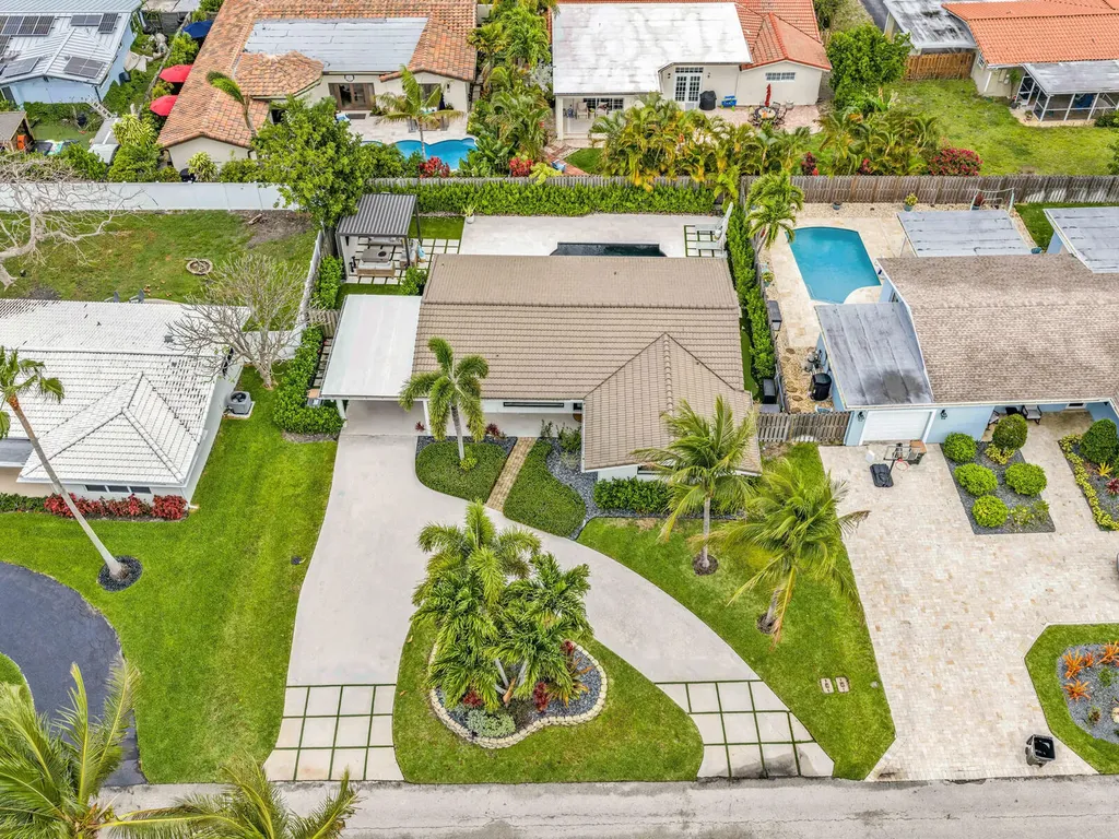 2751 NE 53rd Street Lighthouse Point FL 33064