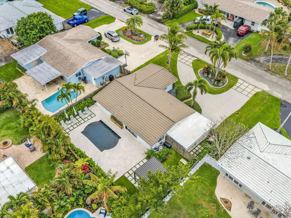2751 NE 53rd Street Lighthouse Point FL 33064