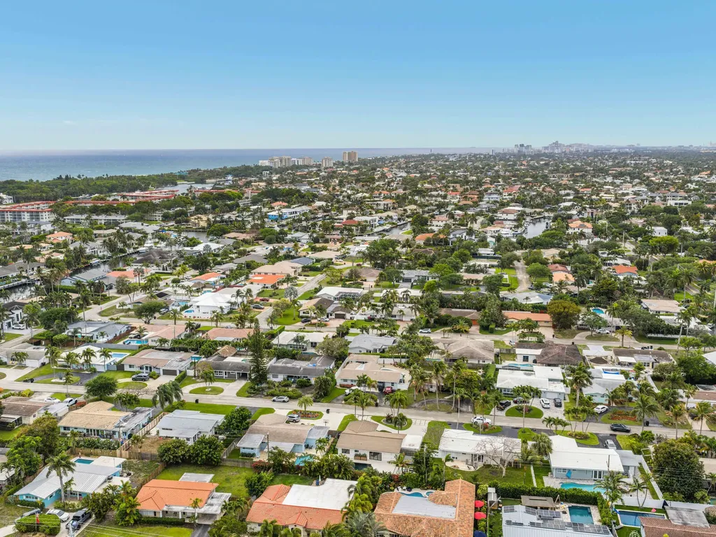 2751 NE 53rd Street Lighthouse Point FL 33064
