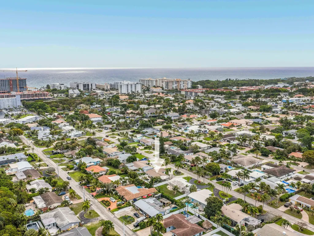 2751 NE 53rd Street Lighthouse Point FL 33064
