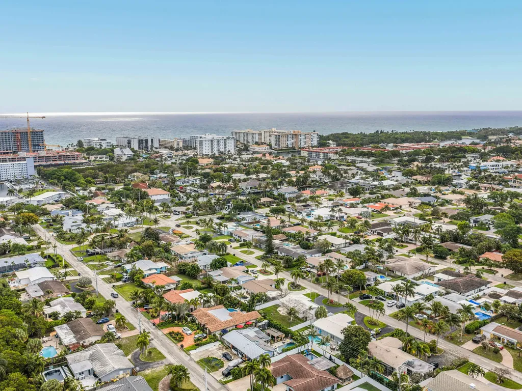 2751 NE 53rd Street Lighthouse Point FL 33064