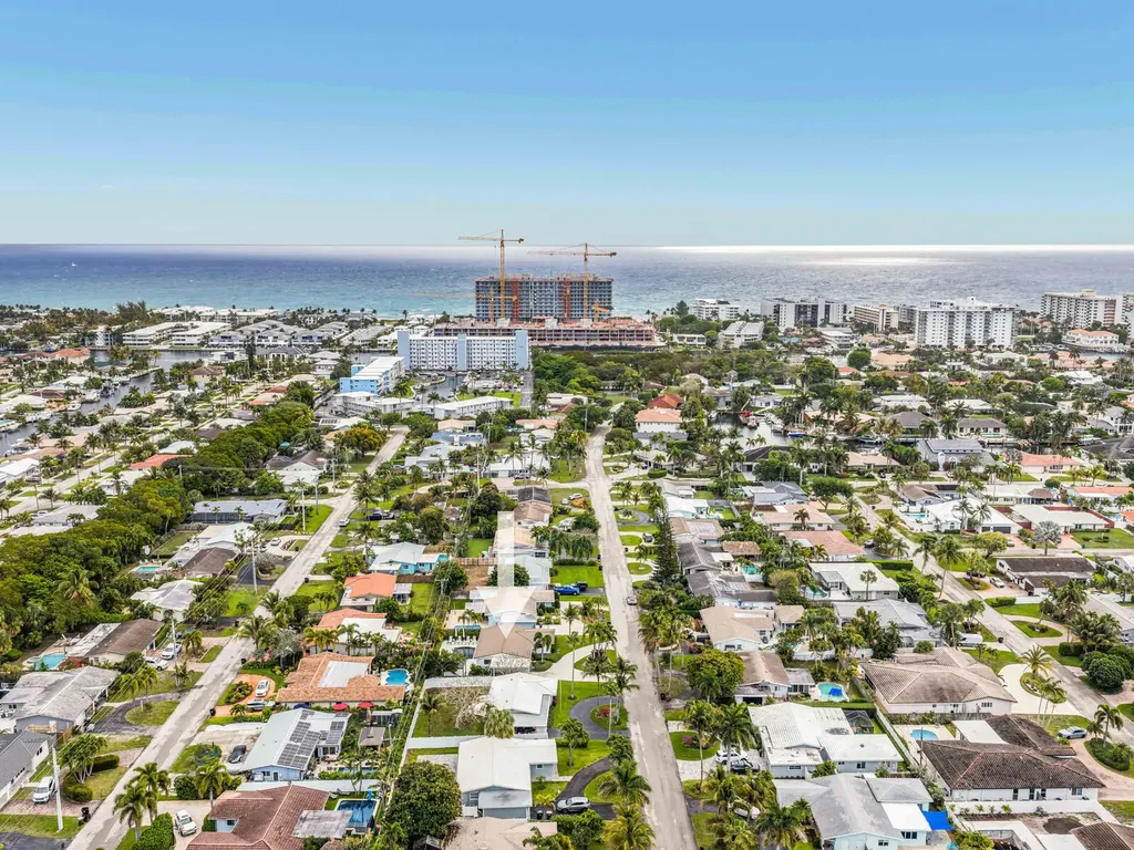 2751 NE 53rd Street Lighthouse Point FL 33064