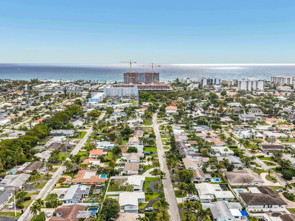 2751 NE 53rd Street Lighthouse Point FL 33064