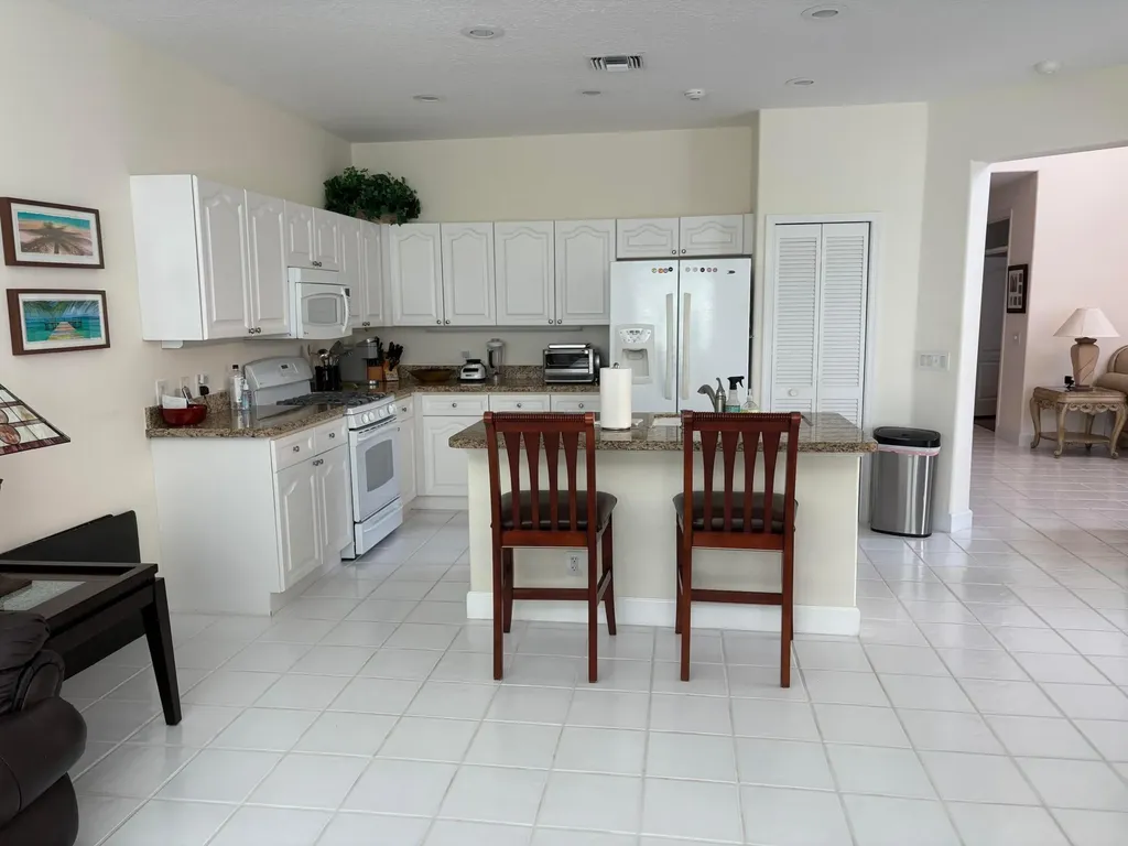 927 Augusta Pointe Drive Palm Beach Gardens FL 33418