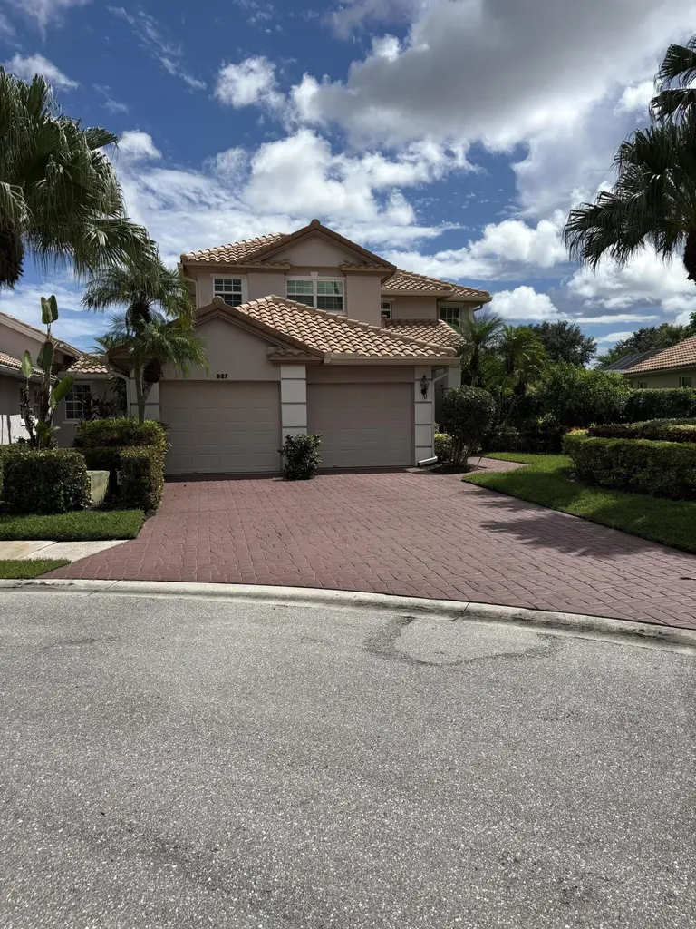 927 Augusta Pointe Drive Palm Beach Gardens FL 33418