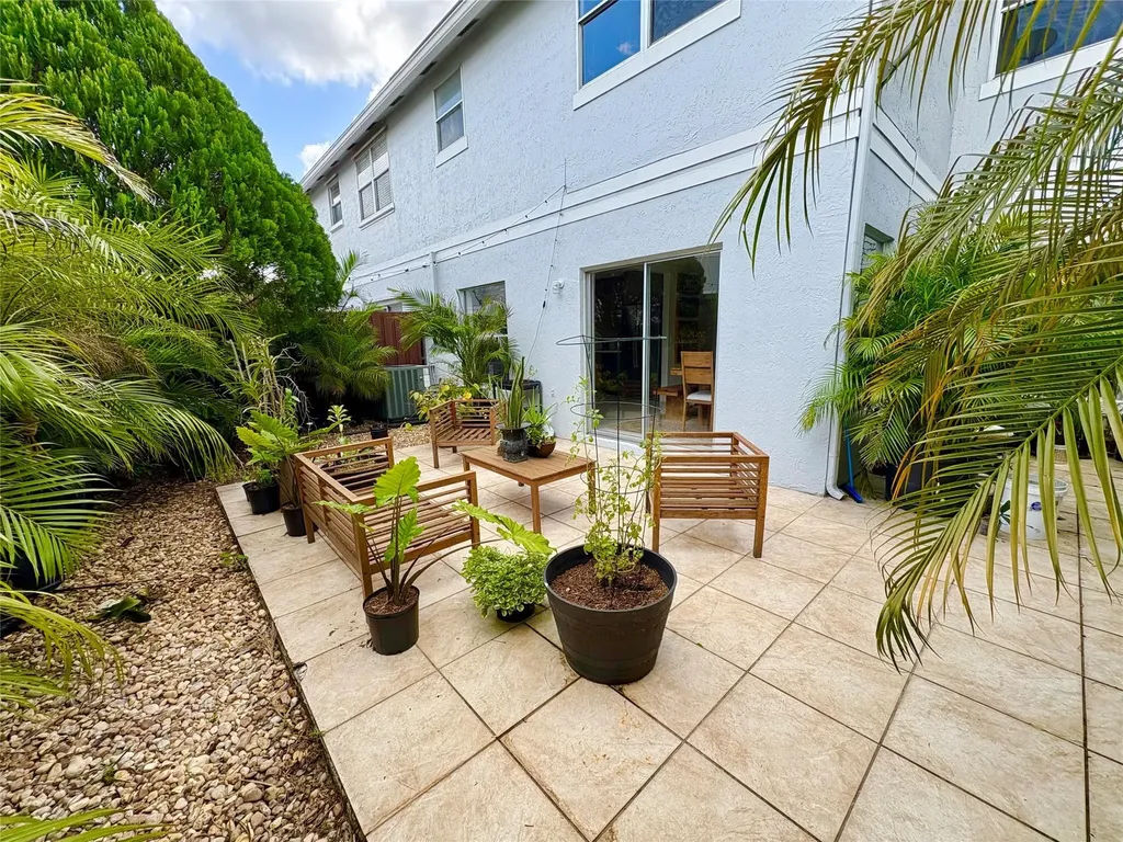 4832 Grapevine Way Davie FL 33331