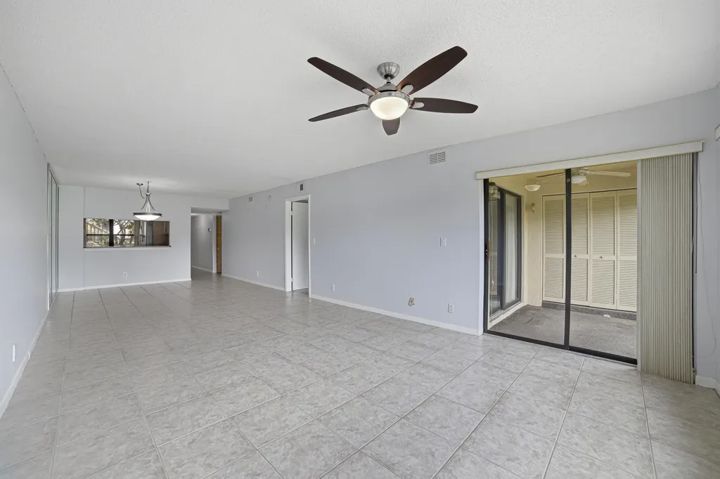 4702 E Lucerne Lakes Boulevard Boulevard E Lake Worth FL 33467
