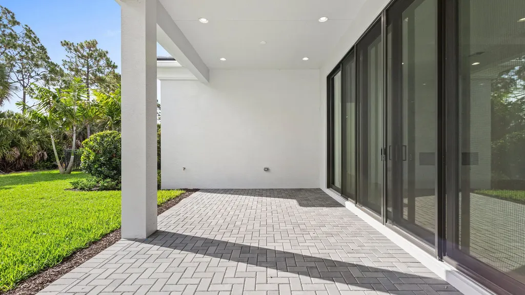 13290 Artisan Circle Palm Beach Gardens FL 33418