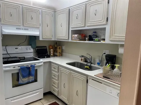 2821 Somerset Drive Lauderdale Lakes FL 33311