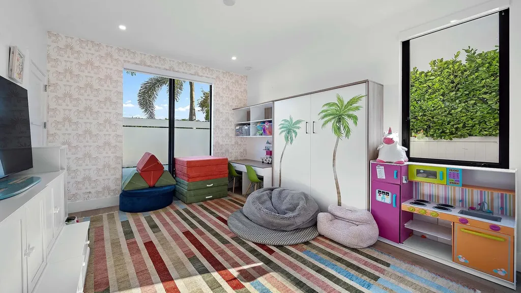 254 NE 4th Street Boca Raton FL 33432