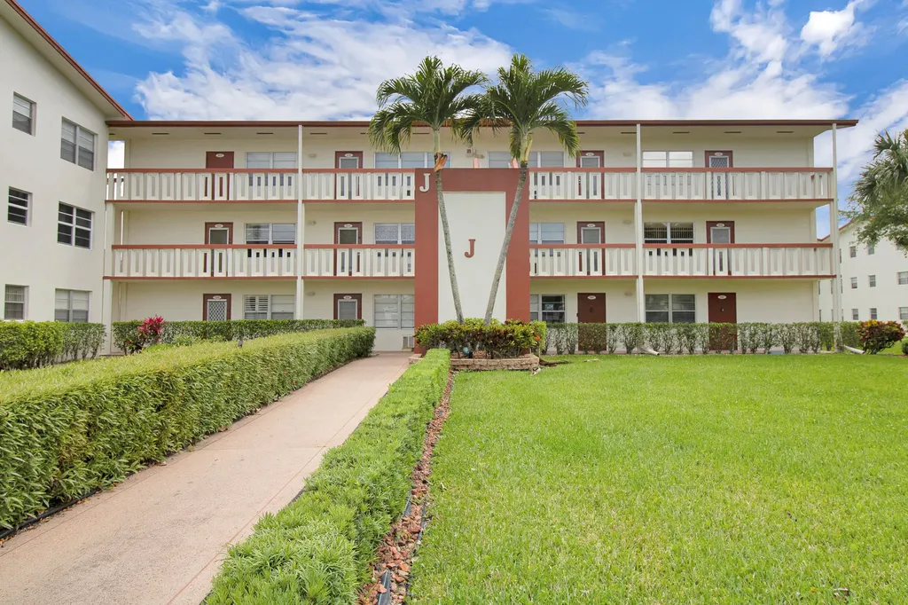 412 Brighton J Boca Raton FL 33434