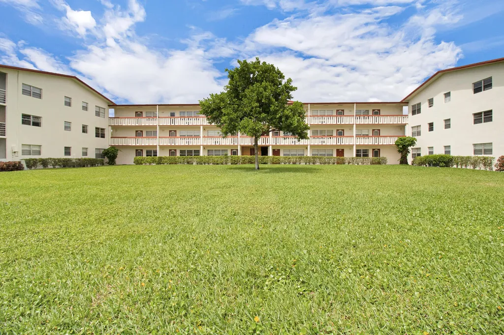 412 Brighton J Boca Raton FL 33434