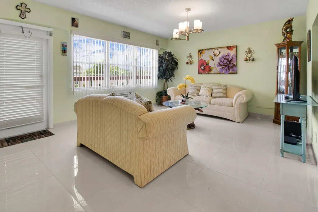 412 Brighton J Boca Raton FL 33434